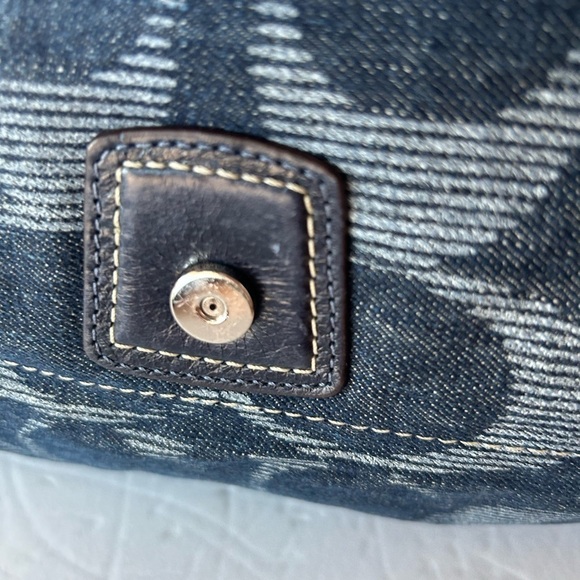 Coach NWOT Poppy Navy Denim Signature Optic Large Tote - Picture 13 of 14